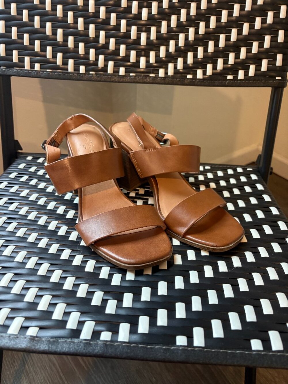 Universal Thread Brown Block Heel Sandals Women's Size 7 Double Strap Slingback